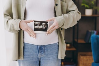 Koszmar w kancelarii: prawniczka miała truć wspólniczkę tabletkami poronnymi, co spowodowało utratę ciąży