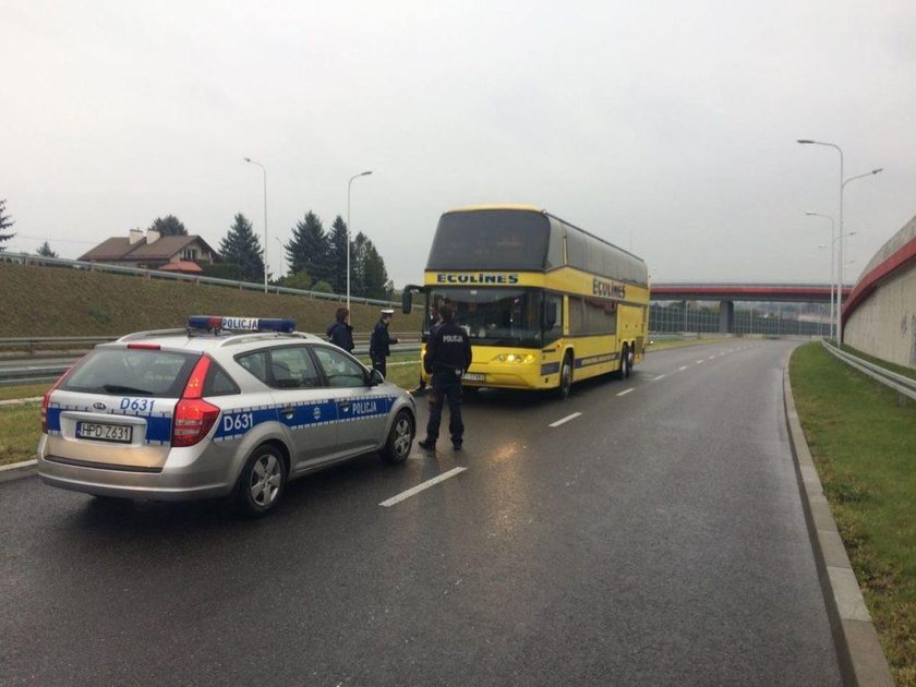 Kierowca autobusu jechał autostradą pod prąd