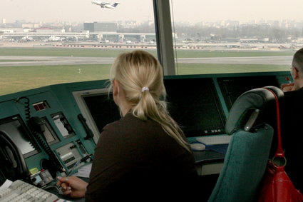 Wakacyjne loty zagrożone? Pracownicy Polskiej Agencji Żeglugi Powietrznej szukają wsparcia u ministra