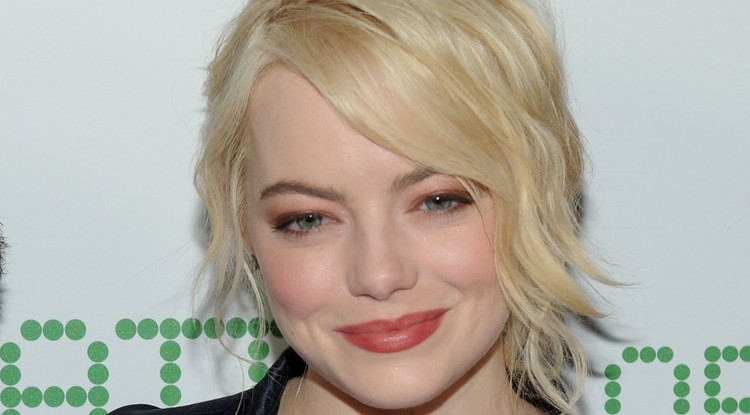 Láttad már milyen arccal csúszdázik Emma Stone? Na, majd most!