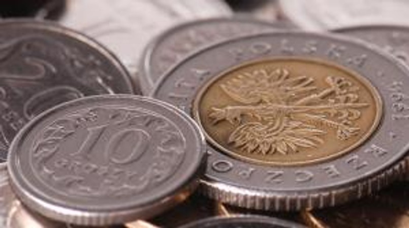 W poniedziałek o godz. 09:10 za euro płacono 3,4191 zł, a za dolara - 2,3863 zł. Kurs euro/dolar wynosił 1,4315.