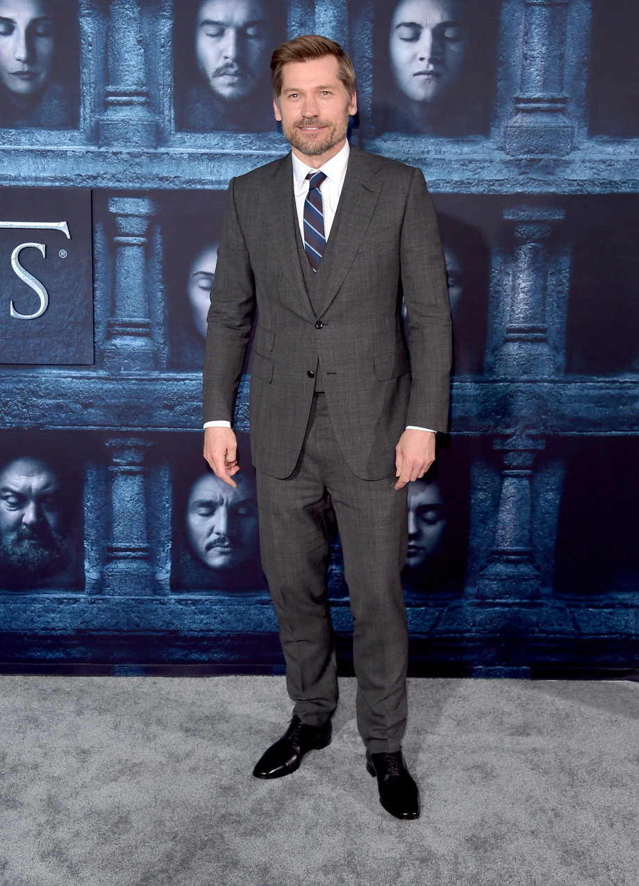Here he is sporting a bit of scruff at the premiere.