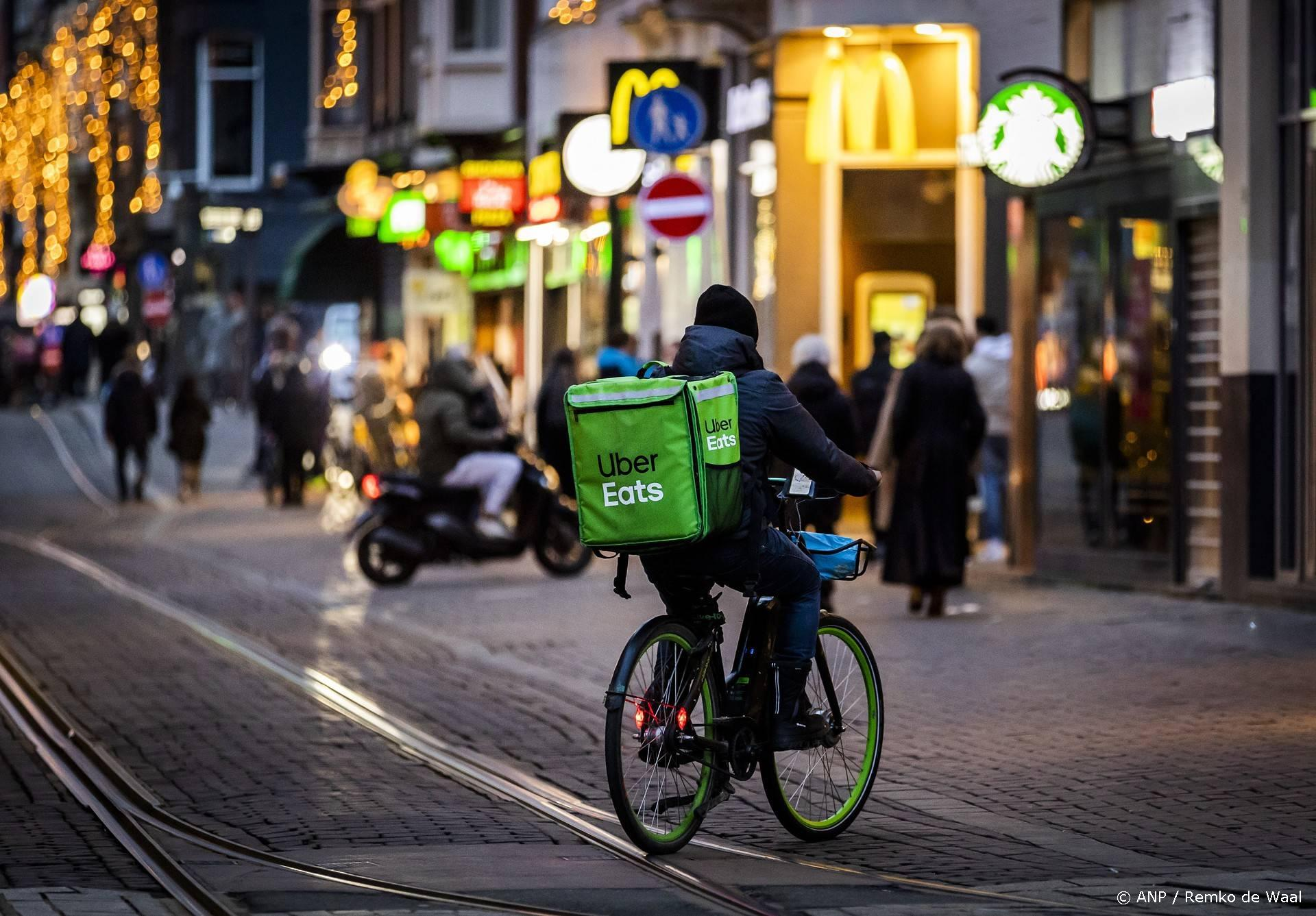 Arbeidsinspectie wil Uber Eats Amsterdam stilleggen wegens illegale bezorgers