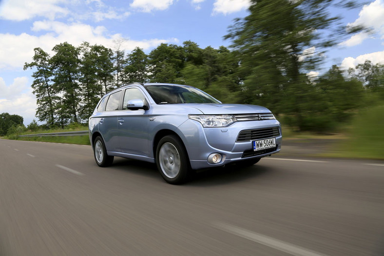 Wygodny SUV pod napięciem - Mitsubishi Outlander PHEV