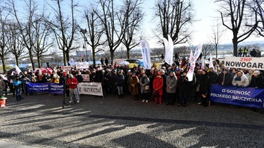 Szczecin: pikieta ZNP dla przypomnienia strajku nauczycieli