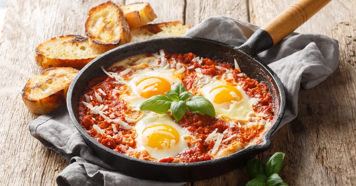 "Jajka w czyśćcu" - pyszne danie prosto z Neapolu nie tylko na Halloween