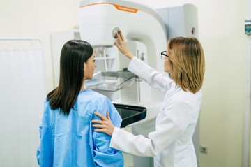Mellimplantátum és emlőrák – itt a válasz arra, hogy megnő-e ekkor a daganat esélye