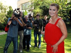 Kasia Skrzynecka w ciąży i w... mini!