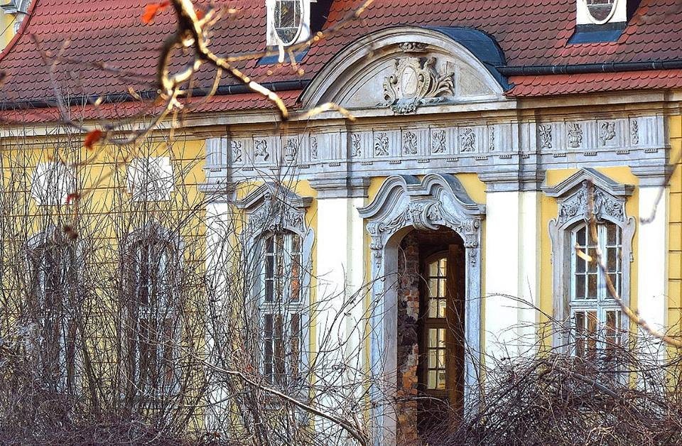 Radomierzyce - pałac, niezwykła historia i tajemnicze archiwa - Podróże