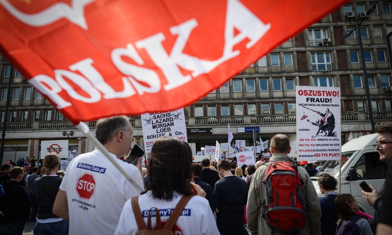Manifestacja Osób Poszkodowanych Przez Banki. Frankowicze protestowali przed NBP i Pałacem Prezydenckim