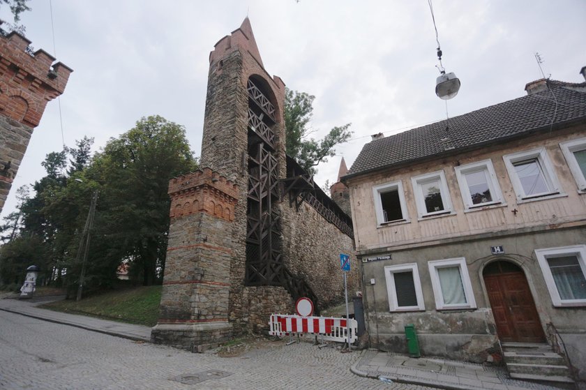 Paczków. Zawalił się taras widokowy. Jedna osoba nie żyje