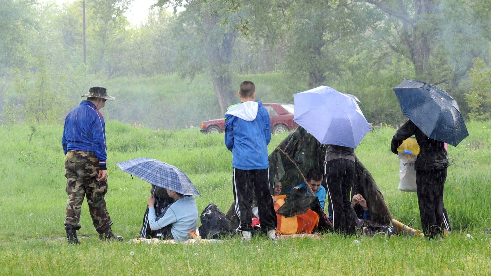 Policijski čas i za 1. maj na snazi - a trajaće najduže do sad