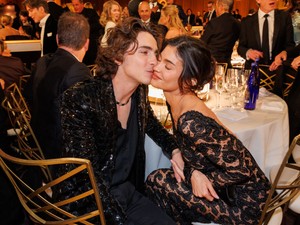Kylie Jenner és Timothée Chalamet beszédes fotója láttán a rajongóik végleg két táborra szakadtak