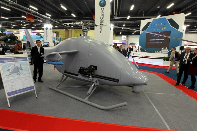 Polski helikopter bezzałogowy Robot ILX-27. Został zaprojektowany przez Instytut Lotnictwa we współpracy z Instytutem Technicznym Wojsk Lotniczych oraz Wojskowymi Zakładami Lotniczymi Nr 1. 02.09.2013 Kielce. Międzynarodowy Salon Przemysłu Obronnego (MSPO) w Centrum Targowym Kielce. Fot. Jarosław Kubalski / Agencja Gazeta