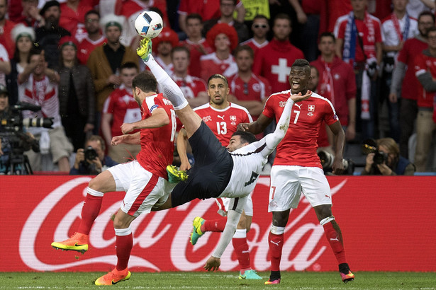 Szwajcarzy remisem z Francją "przyklepali" awans do 1/8 finału Euro 2016. WIDEO