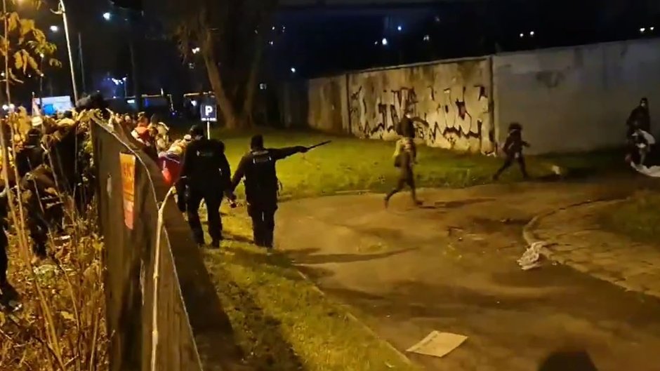 Policjanci na terenie Politechniki Warszawskiej