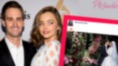 Miranda Kerr wreszcie pokazała suknię ślubną. Kreacja robi wrażenie!