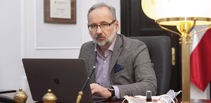 Minister Niedzielski o nowych obostrzeniach:„Będę rekomendował powrót do ograniczeń”