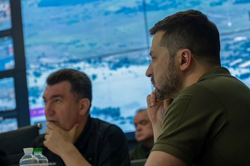 Volodimir Zelenski na vanrednom sastanku Saveta nacionalne bezbednosti i odbrane o situaciji u vezi probijanja brane Kahovka u Hersonu, Ukrajina