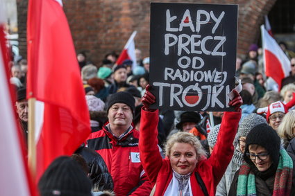 Pracownicy Trójki bronią odsuniętych od serwisów dziennikarek, zarząd Polskiego Radia oburzony ich akcją