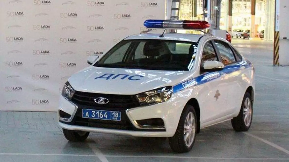 Łada Vesta - policyjny radiowóz