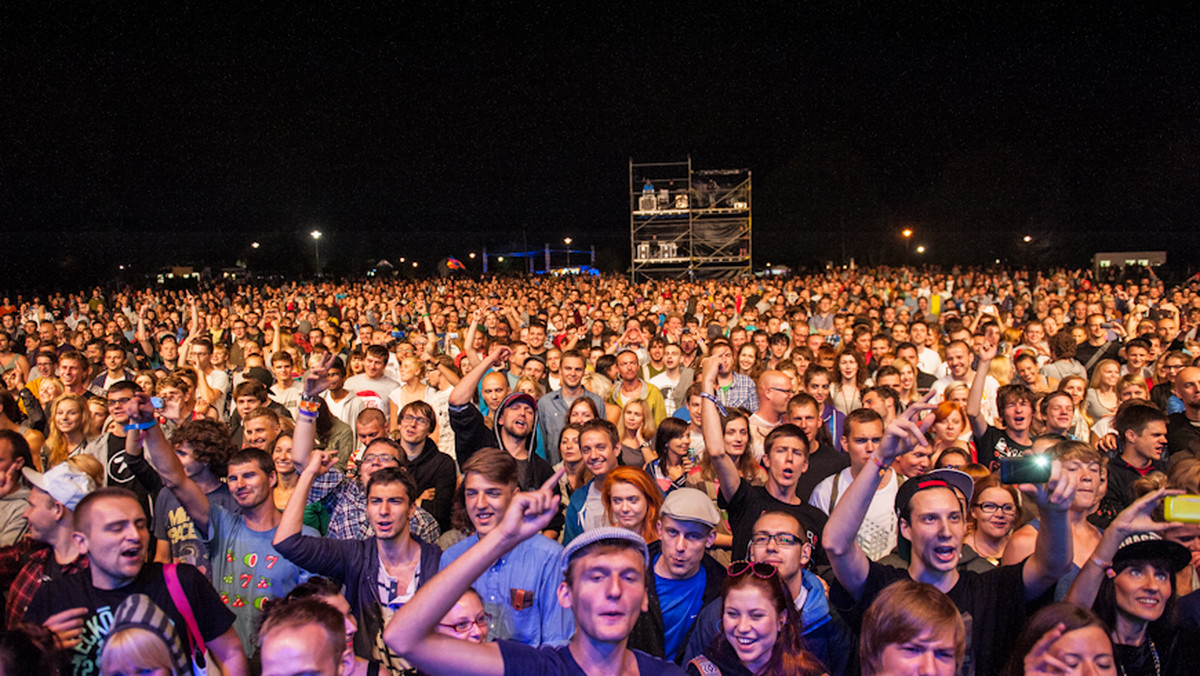 - Ludzie doceniają to, że ktoś robi coś, co kocha i przy okazji stwarza możliwość, żeby inni mogli z tego skorzystać - przyjechać na festiwal i dobrze się bawić - mówi Anna Kopaniarz, head of booking katowickiego festiwalu Taurona Nowa Muzyka, wybranego po raz drugi w historii najlepszym małym festiwalem w Europie. Onetowi Kopaniarz opowiedziała o zmianach jakie czekają Tauron oraz artystach, który zobaczymy w sierpniu w Katowicach.