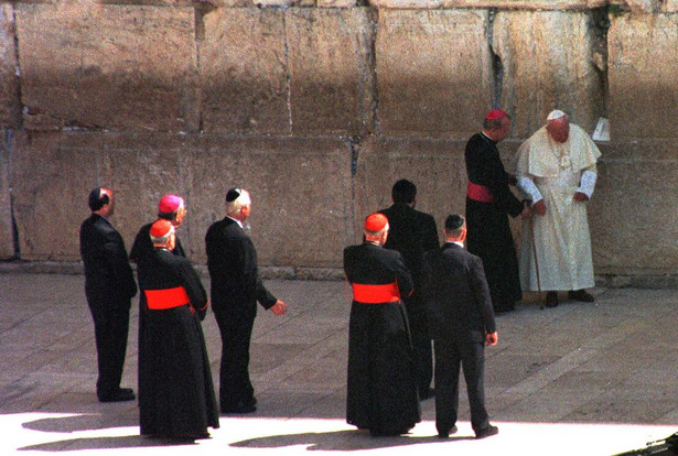 Papież Jan Paweł II w trakcie pielgrzymki do Ziemii Świej. 24.03.2000, Jerozolima. fot. zuma/newspix.pl