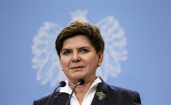 Spada odsetek zwolenników rządu, a notowania Szydło w górę. SONDAŻ CBOS