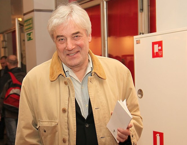 Andrzej Żuławski. 72-letni reżyser napisał książkę 'Nocnik', w której rozpoznała się Weronika Rosati. Na jej wniosek zakazano rozpowszechniania nakładu