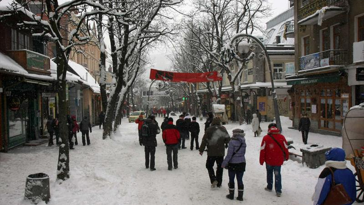 Ci, którzy pojechali na ferie do Zakopanego, na pewno nie żałują. Nie tylko ze względu na pogodę, ale przede wszystkim na ceny, które w tym roku albo spadły albo przynajmniej się nie zmieniły.