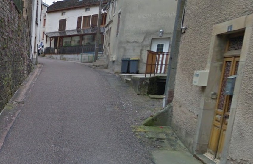 Selo u kojem su pronađene mrtve bebe u zamrzivaču