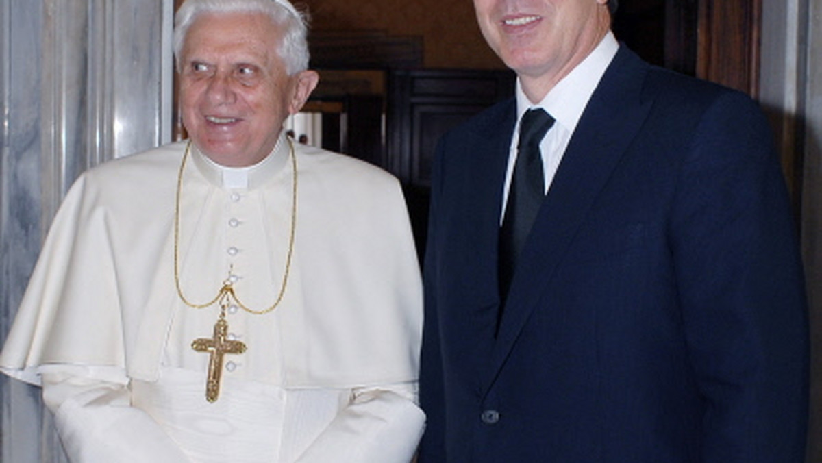 Były premier Wielkiej Brytanii Tony Blair w artykule na łamach "L'Osservatore Romano" zwrócił uwagę na wspólne cechy, łączące Benedykta XVI i kardynała Johna Henry'ego Newmana, którego papież beatyfikuje w niedzielę w Birmingham.
