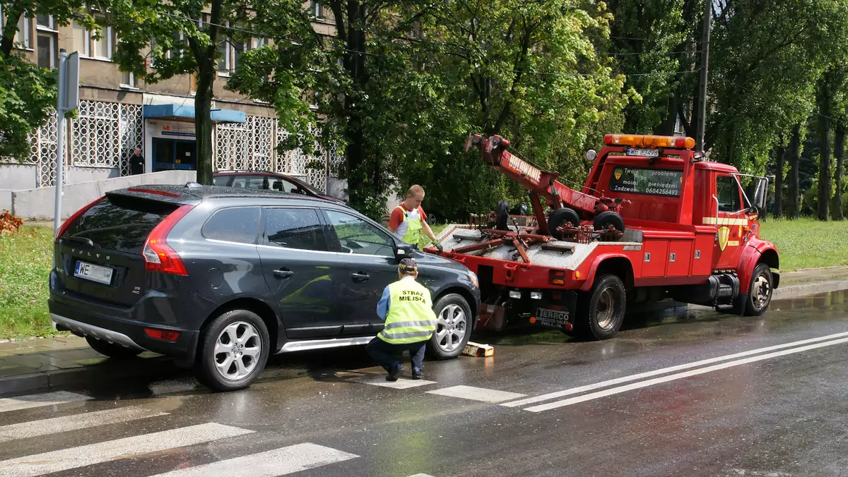 Odholowanie nieprawidłowo zaparkowanego samochodu