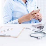A szakorvosok közel fele naponta ellenőrzi digitálisan betegei vércukorértékeit