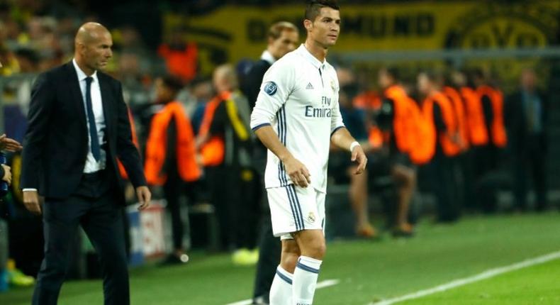 Real Madrid's coach Zinedine Zidane (L) and Cristiano Ronaldo during the Champions League match against Borussia Dortmund on September 27, 2016