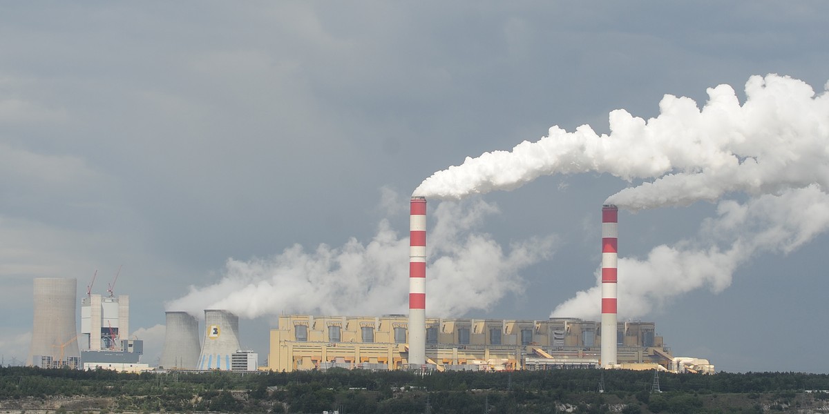 Należąca do PGE Elektrownia Bełchatów jest największym emitentem CO2 w Unii Europejskiej. 