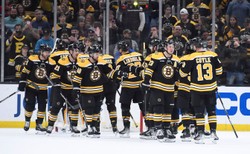 Bruins wyśrubowali rekordy zwycięstw i punktów w sezonie zasadniczym NHL