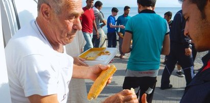 Rozdawał uchodźcom chleb. Nie żyje piekarz z wyspy Kos, symbol bezinteresownej pomocy