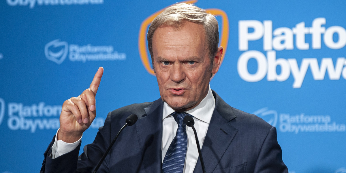 Według oko.press, Donald Tusk chce zdecydowanie bardziej zdyscyplinować posłów Platformy Obywatelskiej. 