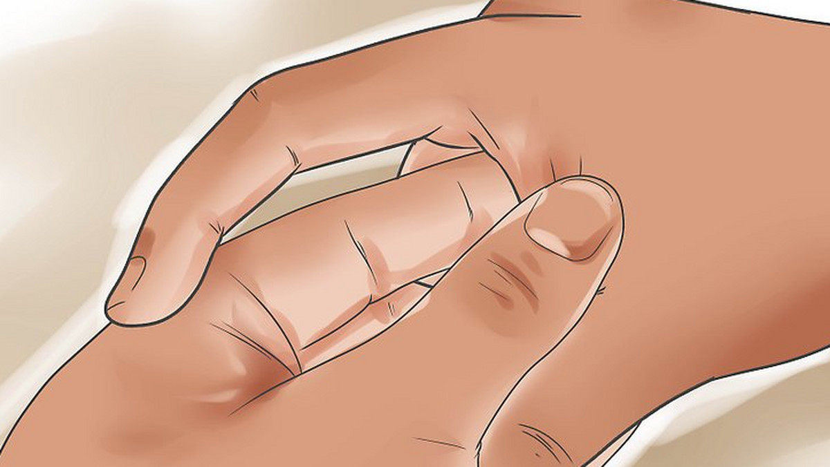 Masowanie punktu pomiędzy kciukiem a palcem wskazującym dłoni daje niesamowite efekty. W ten prosty sposób możesz pozbyć się uciążliwej dolegliwości. Uciskaj to miejsce przez 30 sekund do 2 minut i obserwuj, co się dzieje.
