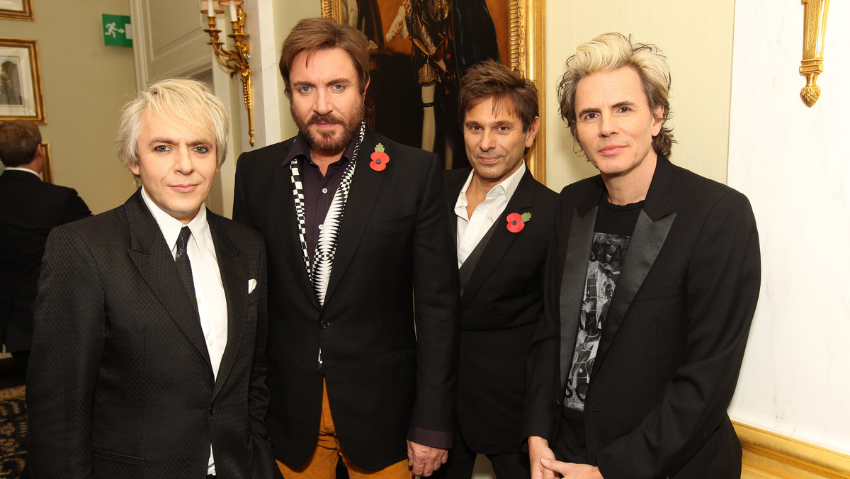 Duran Duran musieli odwołać trzeci koncert z rzędu po tym, gdy zachorował ich klawiszowiec Nick Rhodes. Muzyk znajduje się pod obserwacją lekarzy, którzy zabronili mu wychodzenia na scenę w obecnym stanie. Artysta przeprosił zawiedzionych fanów.