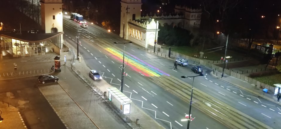 Tęcza na trasie Marszu Niepodległości