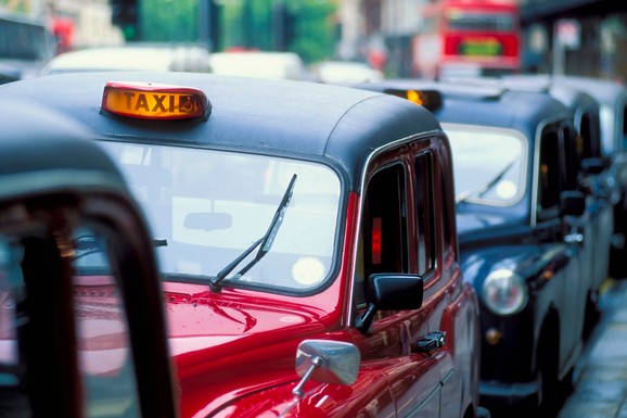 Stižu taksiji bez vozača! Uber dobio zeleno svetlo za novu uslugu, evo kada kreću prve vožnje u ovoj evropskoj prestonici