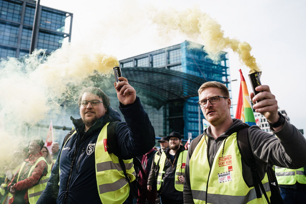 Protestujący niemieccy związkowcy