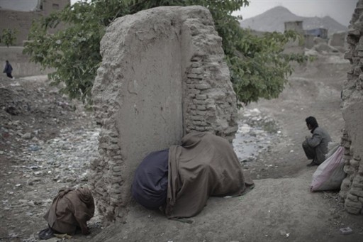 A AFGANISTAN SOCIETY ADDICTION DRUGS