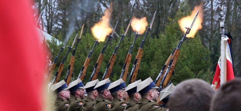 Bohaterska łączniczka AK "Kama" spoczęła na Powązkach. Miała wojskowy pogrzeb [ZDJĘCIA]