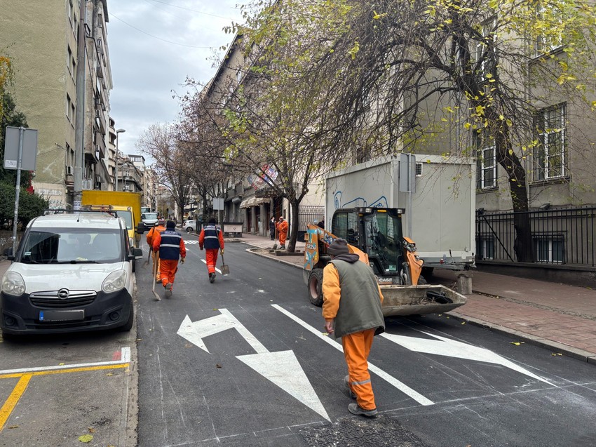 Radovi na ukidanju parkinga i proširenju saobraćajne trake u Cetinjskoj ulici od skretanja za Hilandarsku do raskrsnice sa Bulevarom despota Stefana