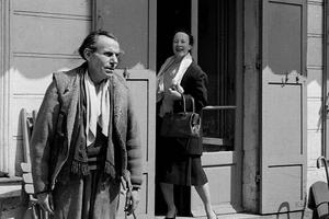Louis-Ferdinand Céline z żoną w Meudon. Zdjęcie wykonano najprawdopodobniej w 1955 r.