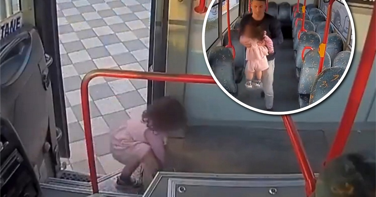 Dziecko w autobusie
