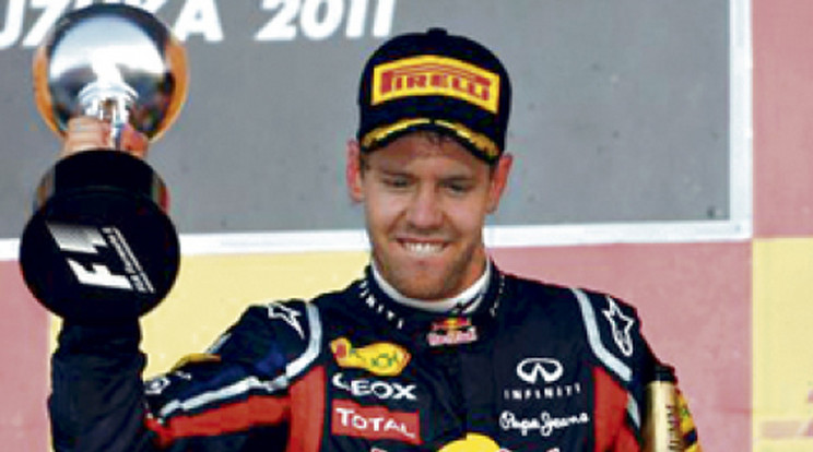 Vettel, a trófeahalmozó